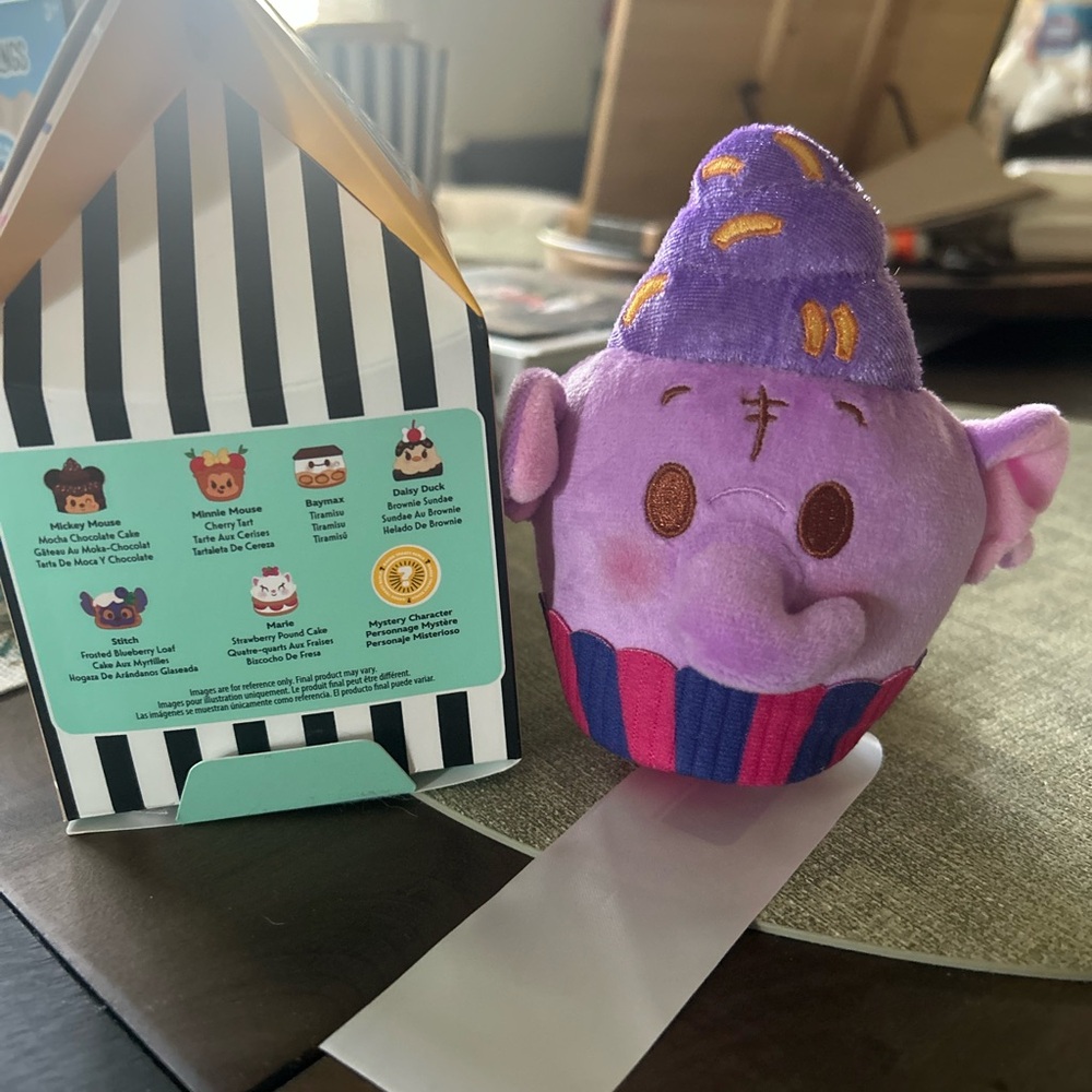 Disney Munchlings Mystery Scented Secret Heffalump